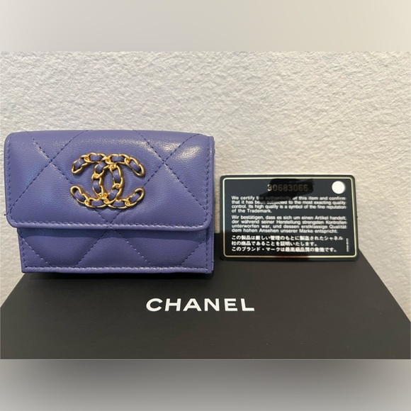 Authentic Chanel compact wallet - Picture 3 of 7